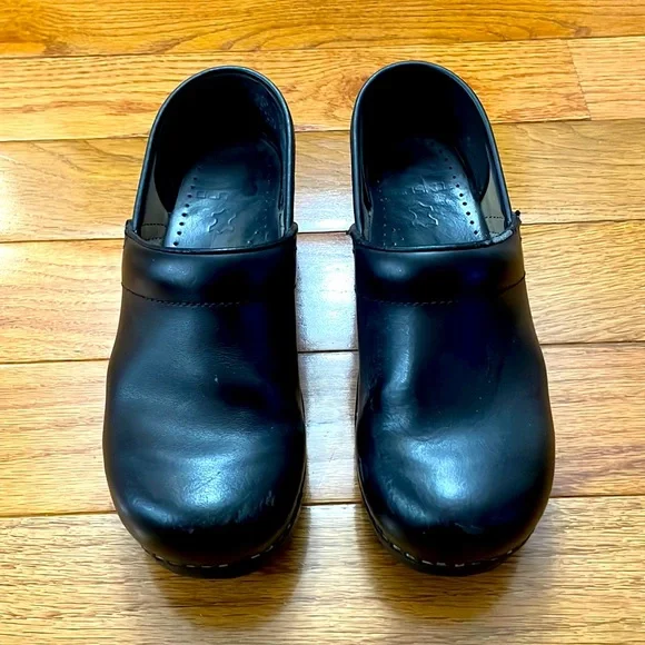 Women’s Dansko Nursing Clogs - Good Condition - Size 36 - Picture 1 of 7
